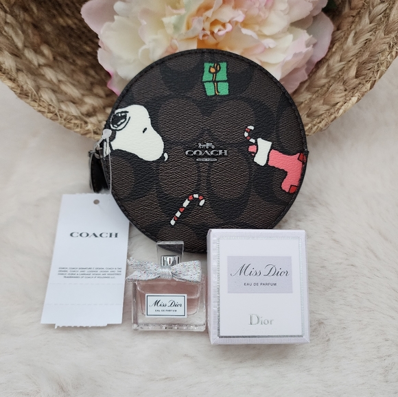 ❤️Bundle Coach Round Coin Case Snoopy and [Dior mini perfume] - Picture 1 of 7